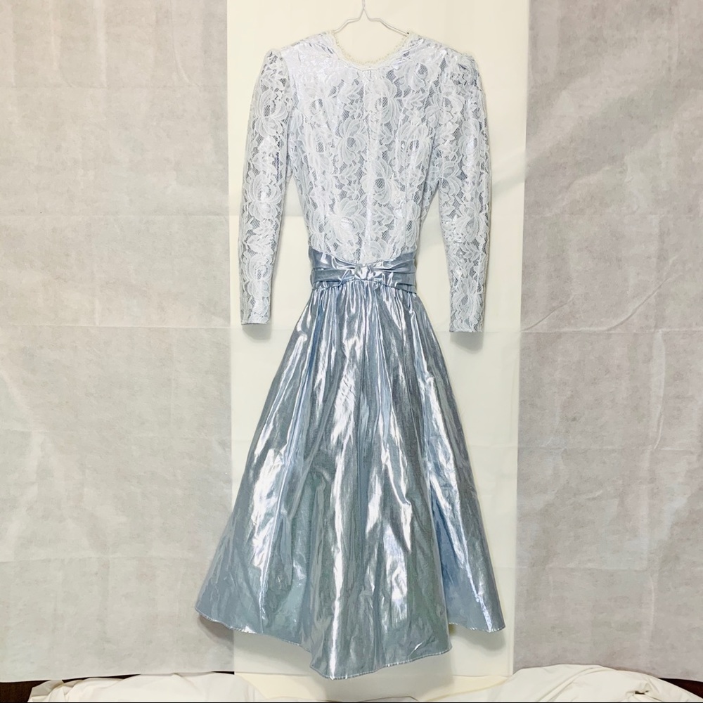 Size 6 Silver-Blue with White lace